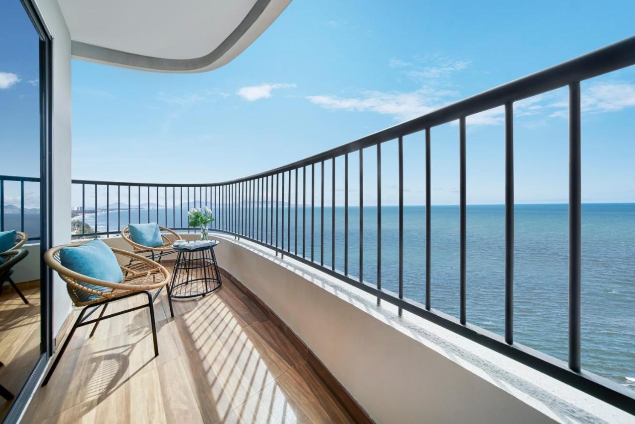 Vias Hotel Vung Tau - Transportation Included Экстерьер фото A balcony