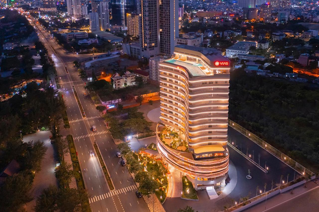 Vias Hotel Vung Tau - Transportation Included Экстерьер фото The hotel at night